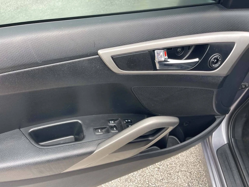 2017 Hyundai Veloster - Image 20 of 28