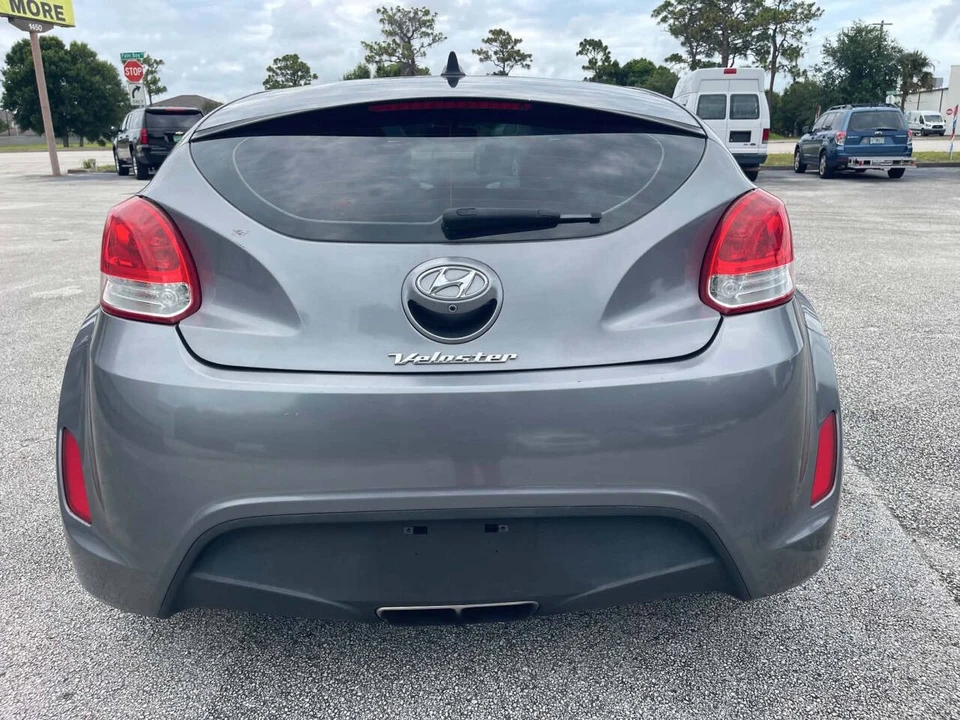 2017 Hyundai Veloster - Image 10 of 28
