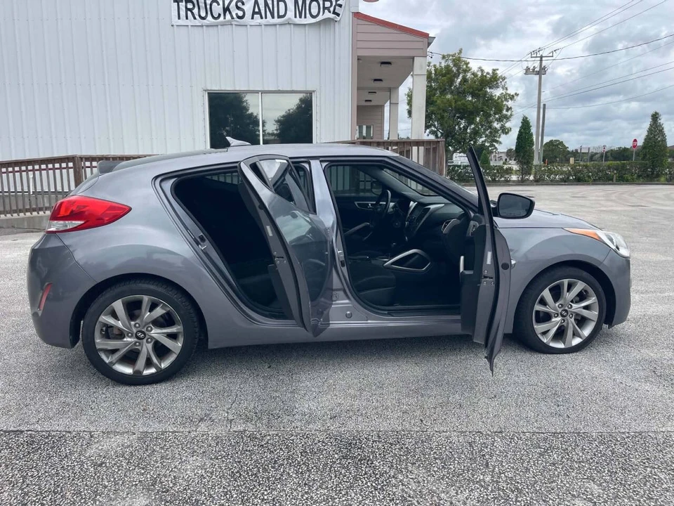 2017 Hyundai Veloster - Image 12 of 28