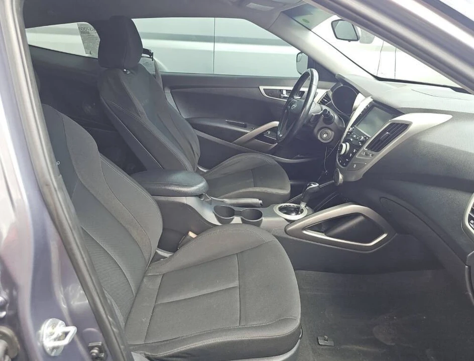 2017 Hyundai Veloster - Image 15 of 28