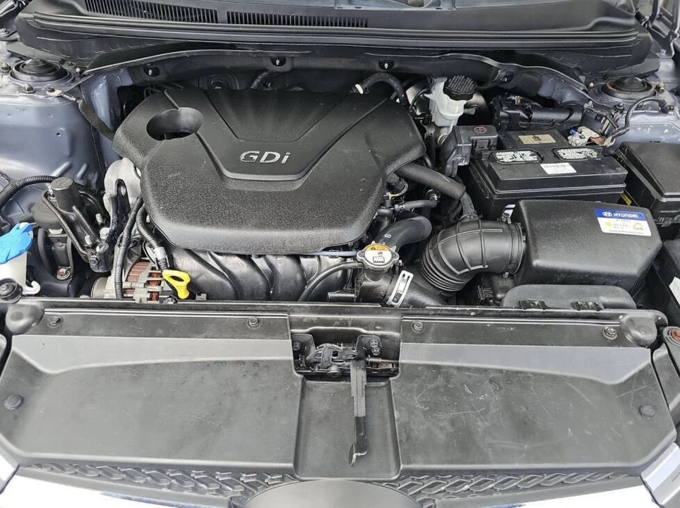 2017 Hyundai Veloster - Image 10 of 31