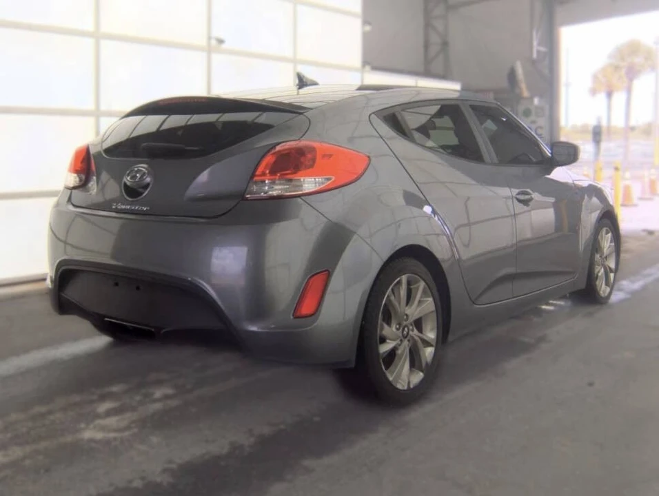 2017 Hyundai Veloster - Image 2 of 31