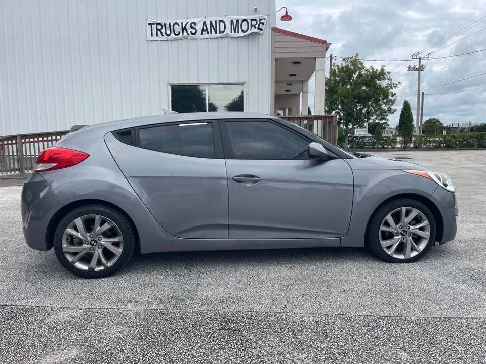 2017 Hyundai Veloster - Image 4 of 28