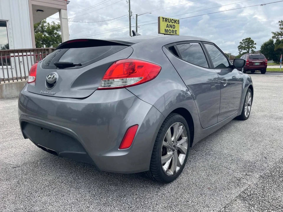 2017 Hyundai Veloster - Image 8 of 28