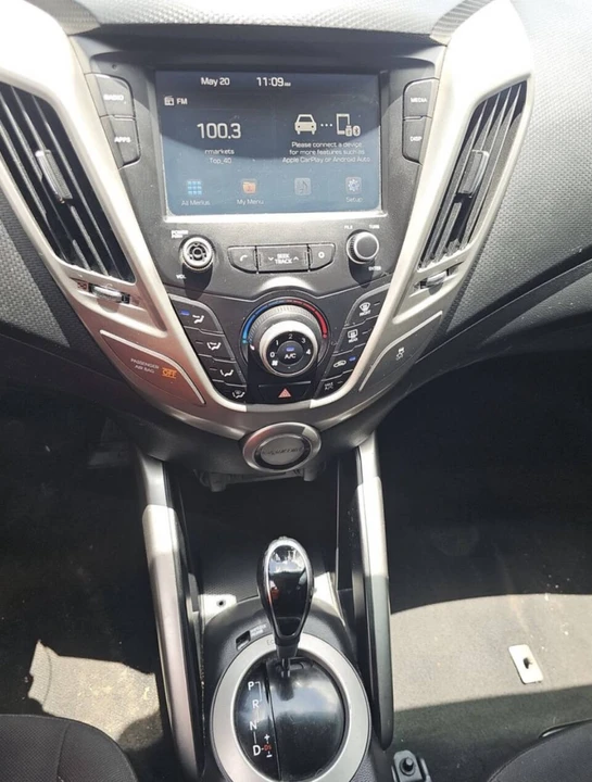 2017 Hyundai Veloster - Image 11 of 31