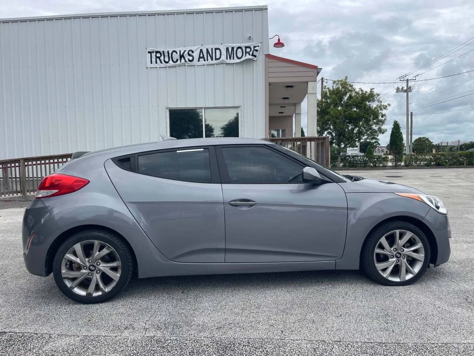 2017 Hyundai Veloster - Image 24 of 31