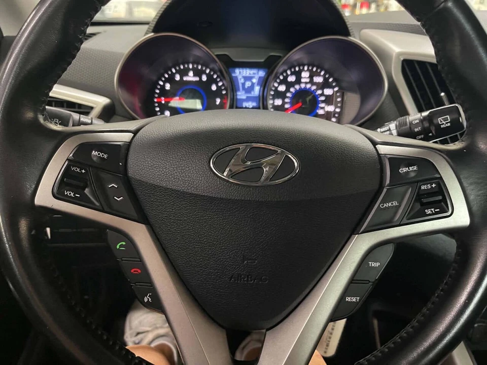 2017 Hyundai Veloster - Image 25 of 28