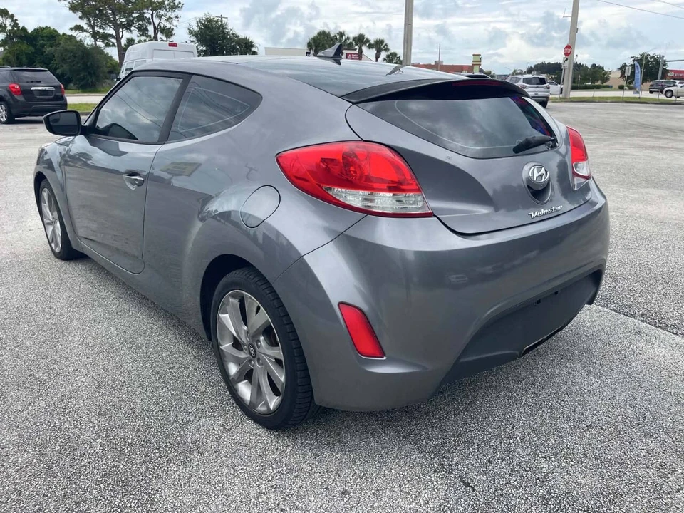 2017 Hyundai Veloster - Image 7 of 28