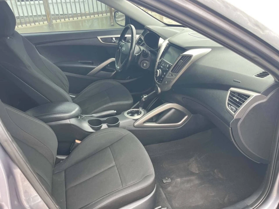 2017 Hyundai Veloster - Image 17 of 28