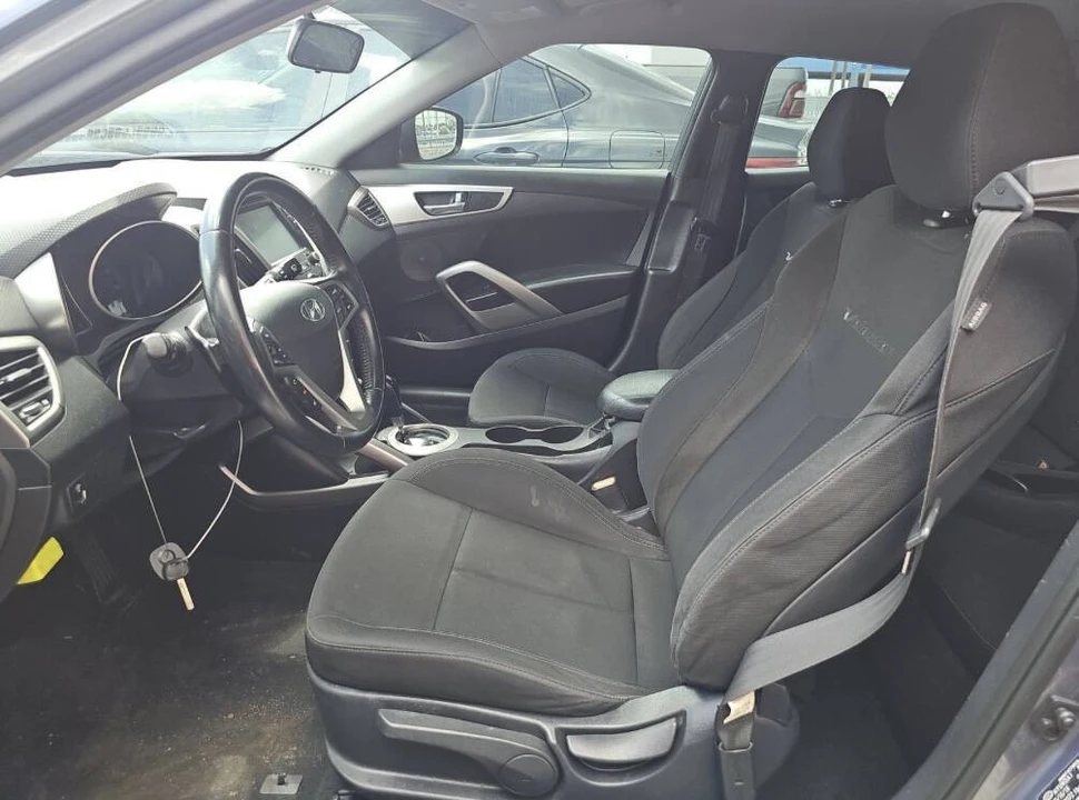2017 Hyundai Veloster - Image 8 of 31