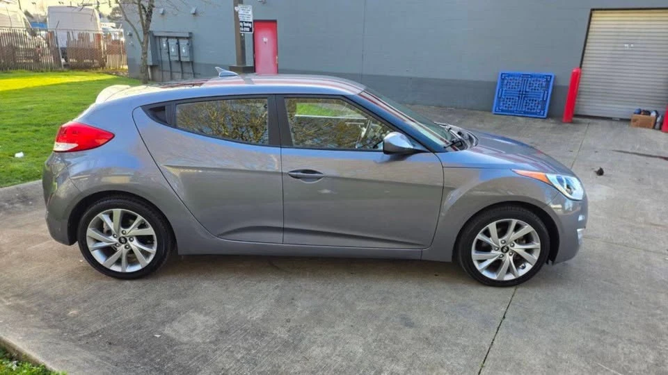 2017 Hyundai Veloster - Image 4 of 15