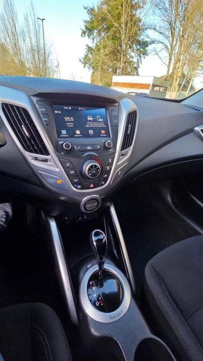 2017 Hyundai Veloster - Image 12 of 15