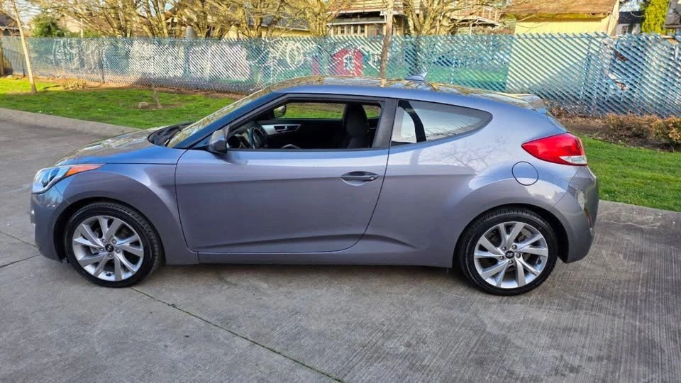 2017 Hyundai Veloster - Image 8 of 15