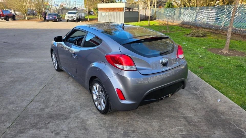 2017 Hyundai Veloster - Image 7 of 15