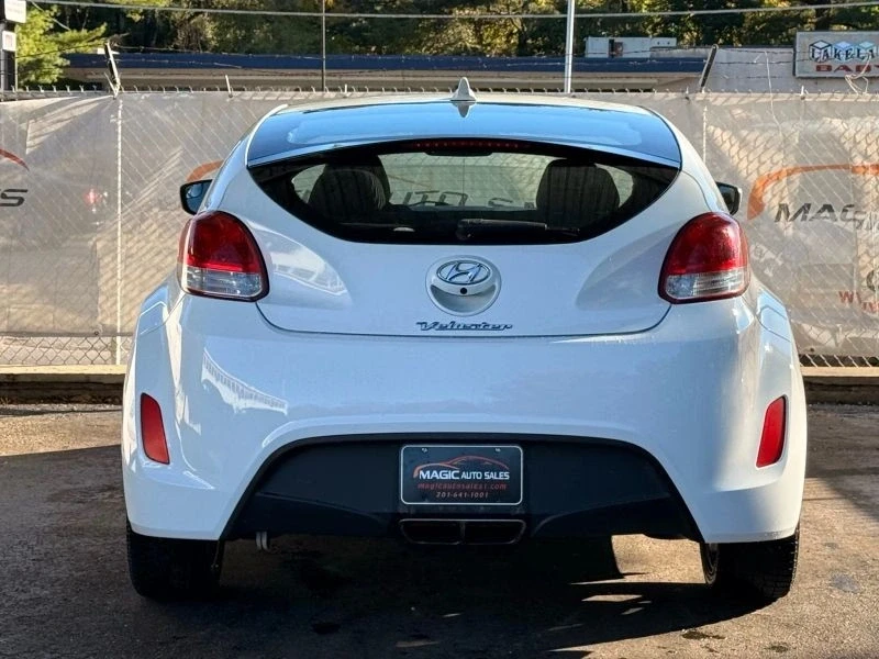 2017 Hyundai Veloster - Image 10 of 12