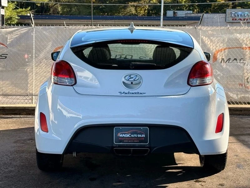 2017 Hyundai Veloster - Image 10 of 12
