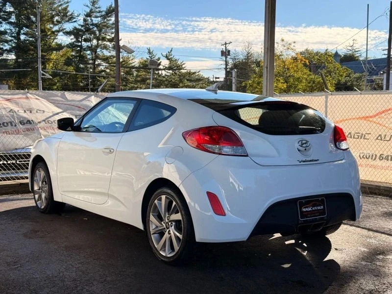 2017 Hyundai Veloster - Image 11 of 12