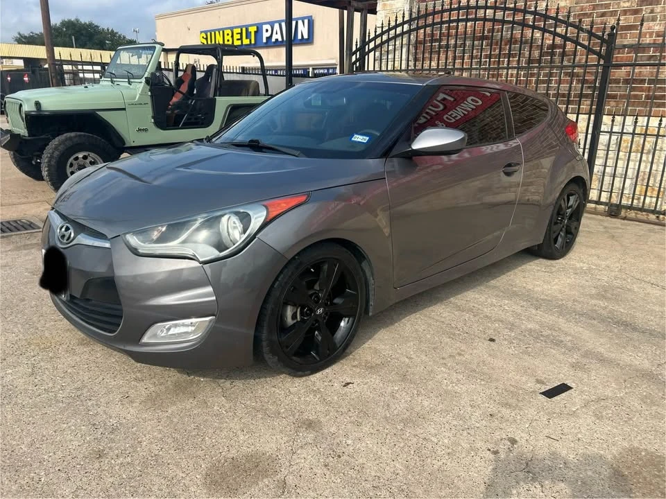 2017 Hyundai Veloster - Image 2 of 12