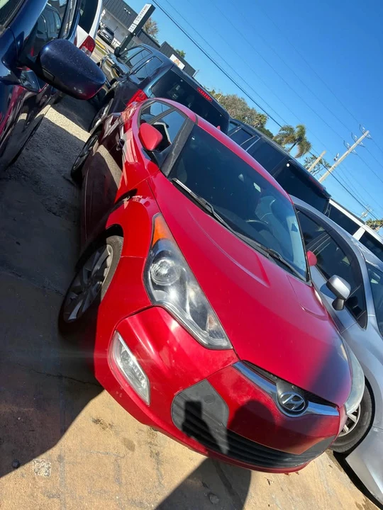2017 Hyundai Veloster - Image 2 of 3