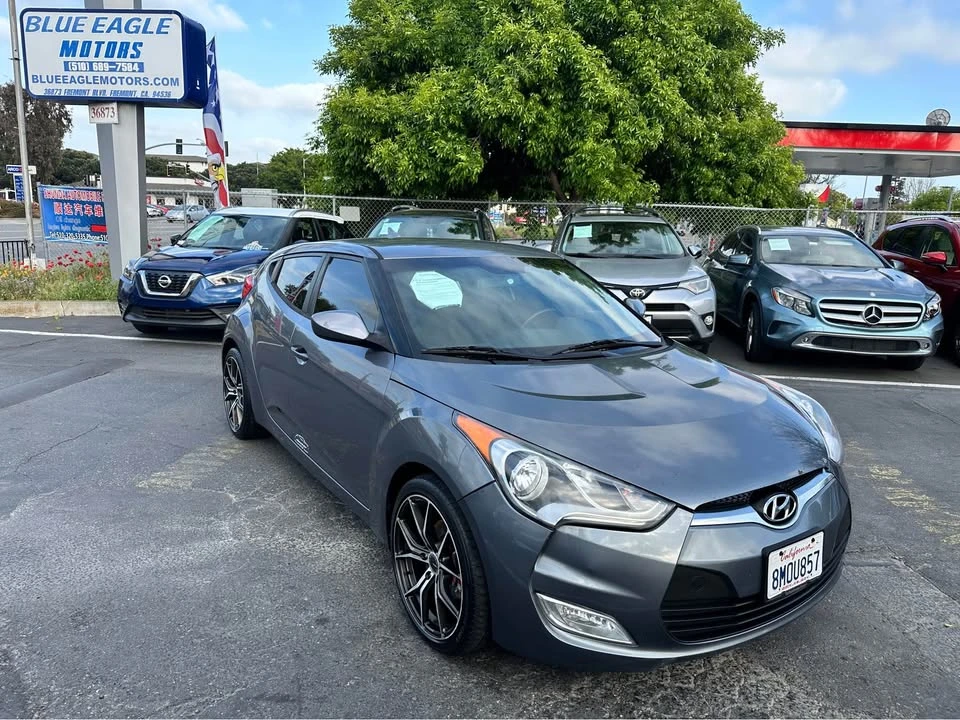 2017 Hyundai Veloster - Image 2 of 10