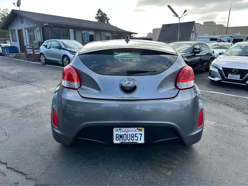 2017 Hyundai Veloster - Image 6 of 10