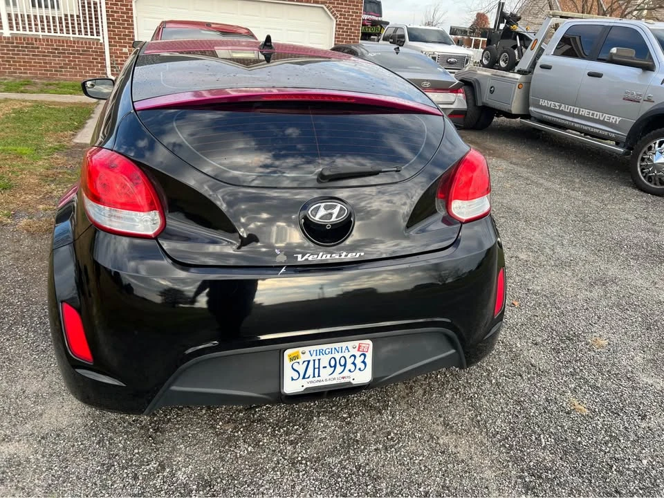 2017 Hyundai Veloster - Image 2 of 11