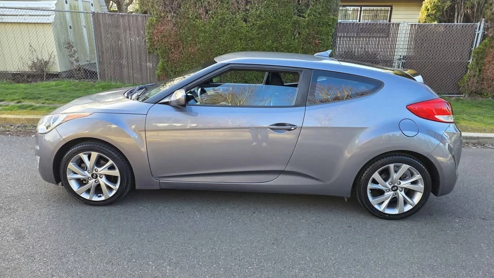 2017 Hyundai Veloster - Image 8 of 15