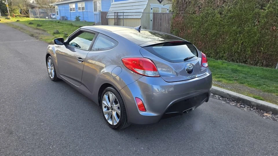 2017 Hyundai Veloster - Image 7 of 15
