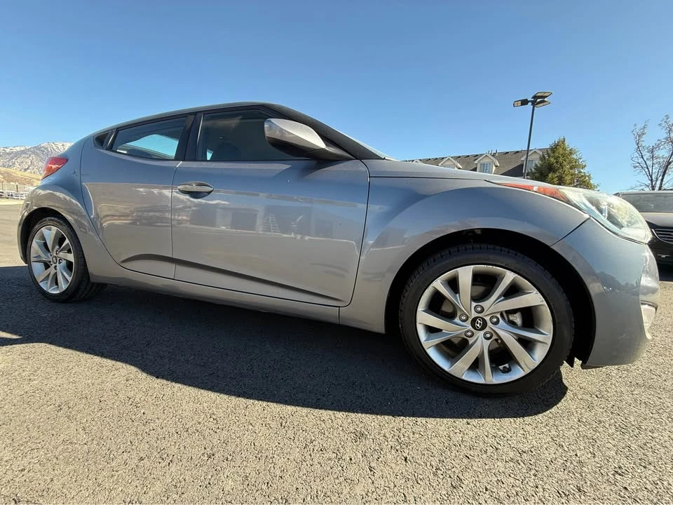 2017 Hyundai Veloster - Image 7 of 17