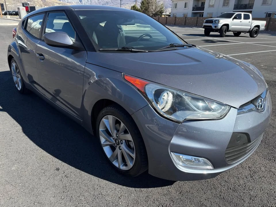 2017 Hyundai Veloster - Image 2 of 17
