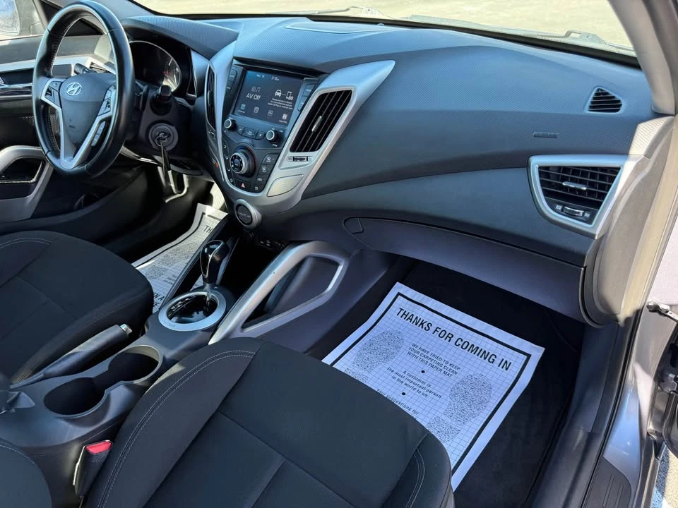 2017 Hyundai Veloster - Image 16 of 17