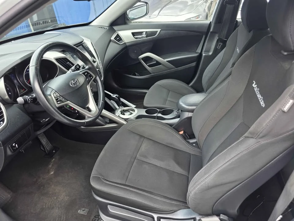 2017 Hyundai Veloster - Image 8 of 10