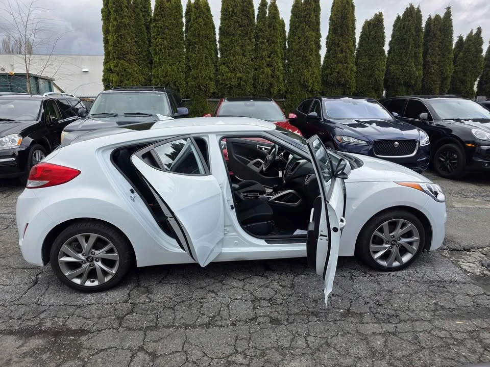 2017 Hyundai Veloster - Image 6 of 10