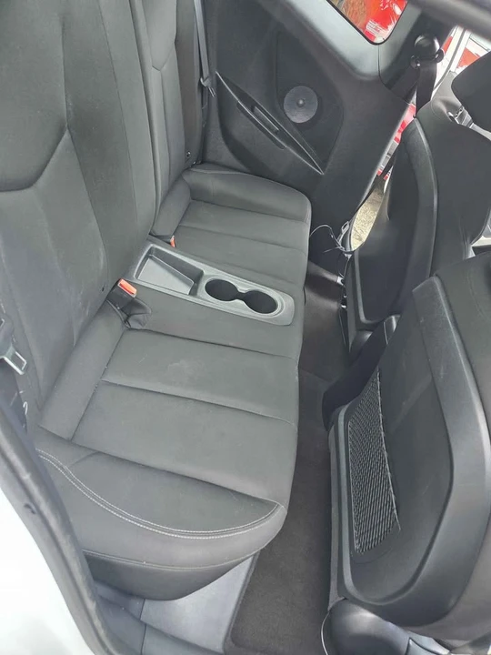 2017 Hyundai Veloster - Image 7 of 10
