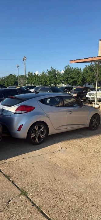 2017 Hyundai Veloster - Image 2 of 4