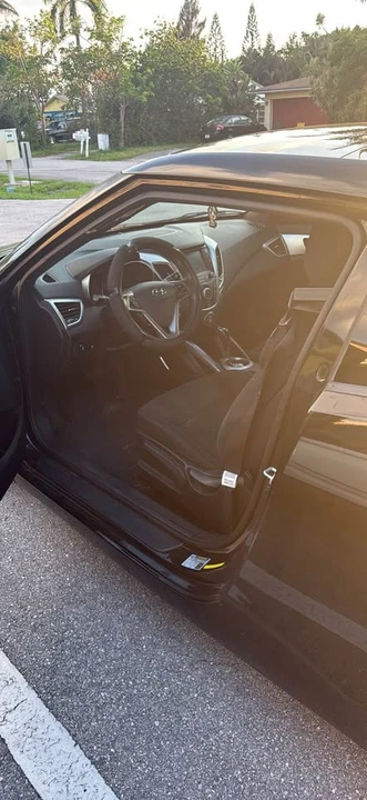 2017 Hyundai Veloster - Image 5 of 10