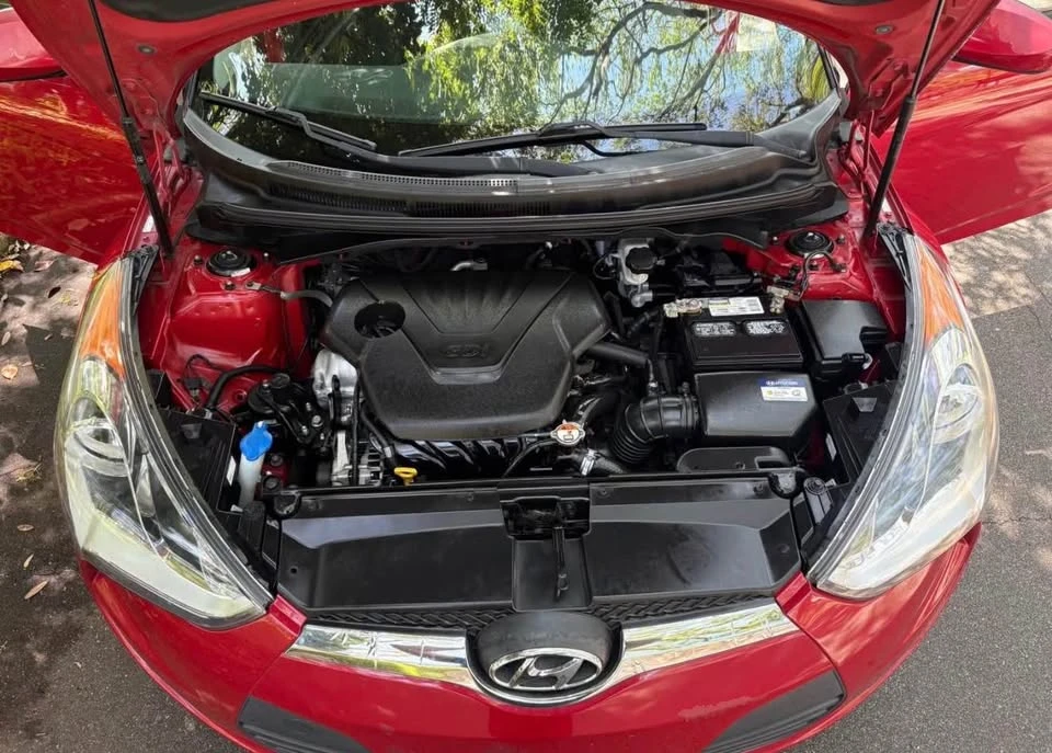 2017 Hyundai Veloster - Image 18 of 19