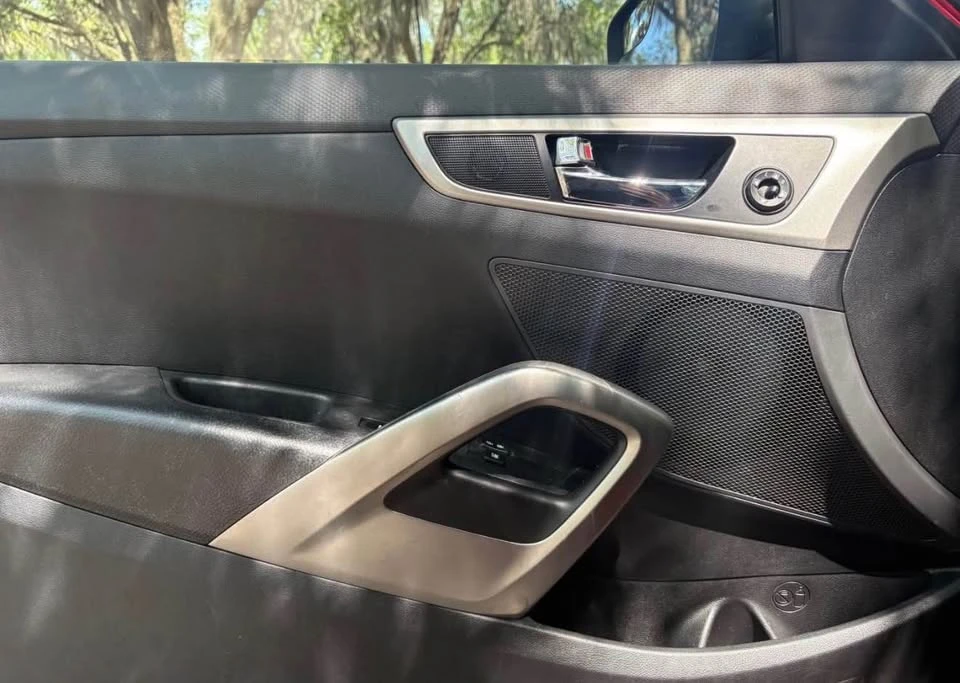 2017 Hyundai Veloster - Image 15 of 19