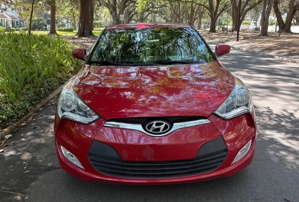 2017 Hyundai Veloster - Image 2 of 19