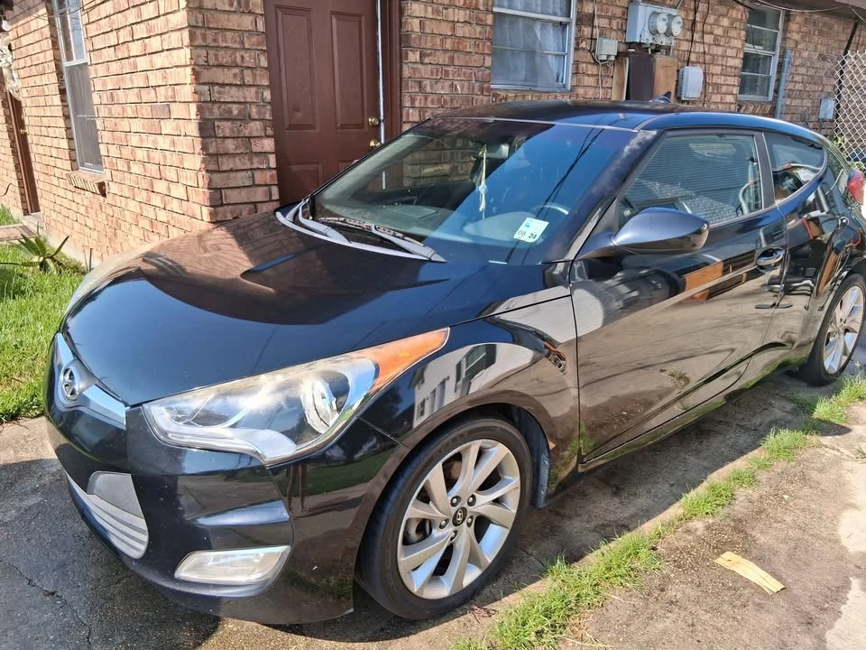 2017 Hyundai Veloster - Image 2 of 10