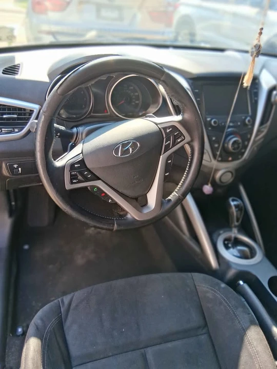 2017 Hyundai Veloster - Image 8 of 10