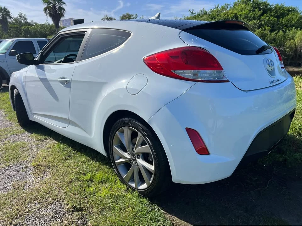 2017 Hyundai Veloster - Image 7 of 15