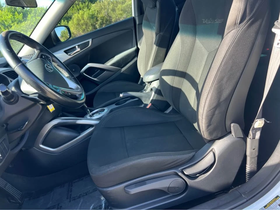 2017 Hyundai Veloster - Image 8 of 15