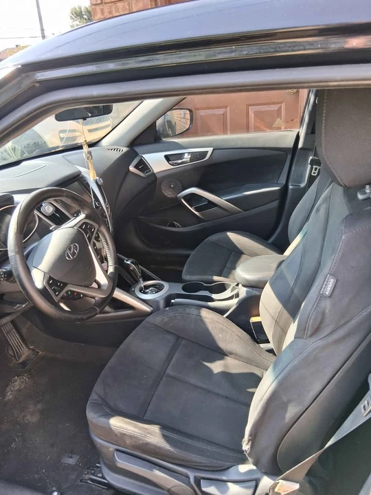 2017 Hyundai Veloster - Image 6 of 10