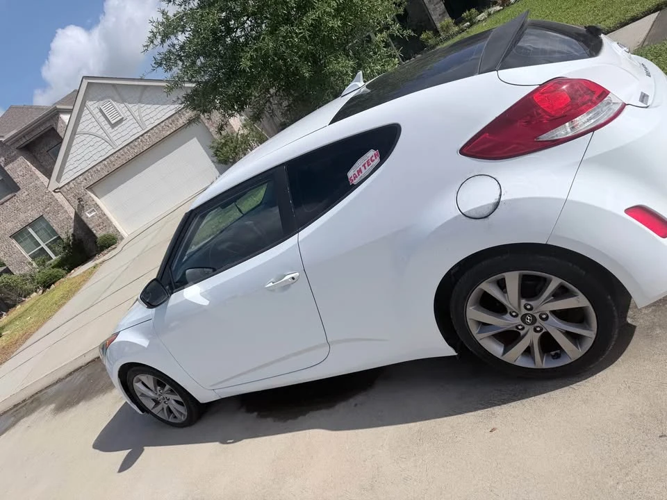 2017 Hyundai Veloster - Image 2 of 6