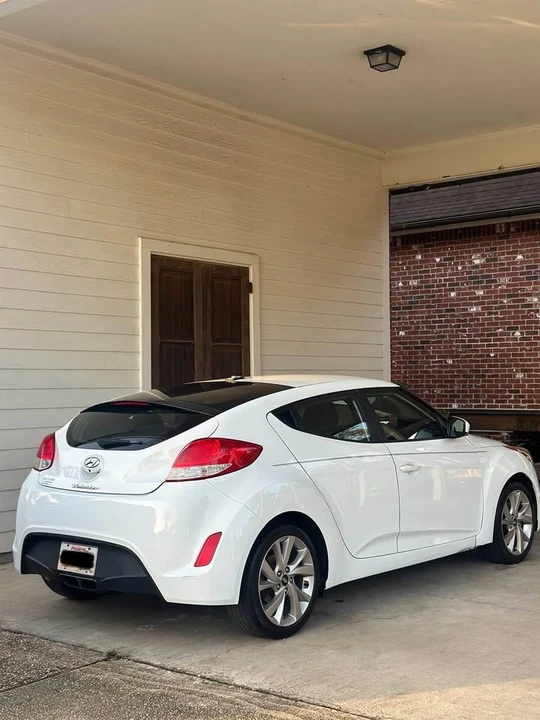 2017 Hyundai Veloster - Image 2 of 5