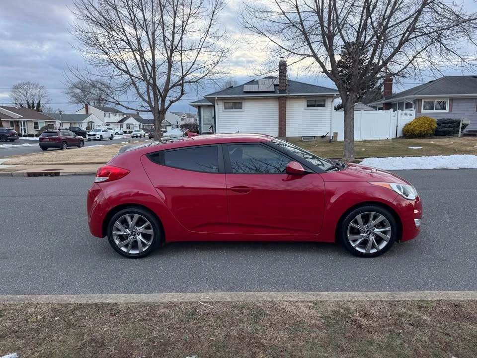 2017 Hyundai Veloster - Image 8 of 18