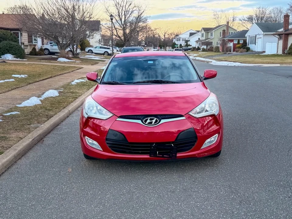 2017 Hyundai Veloster - Image 2 of 18