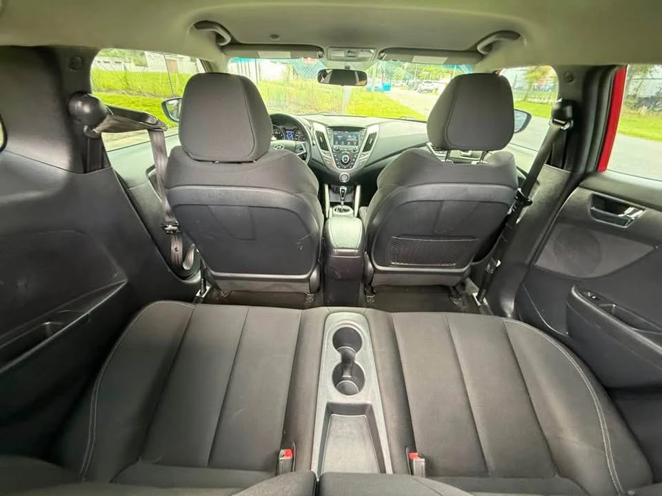 2017 Hyundai Veloster - Image 11 of 12