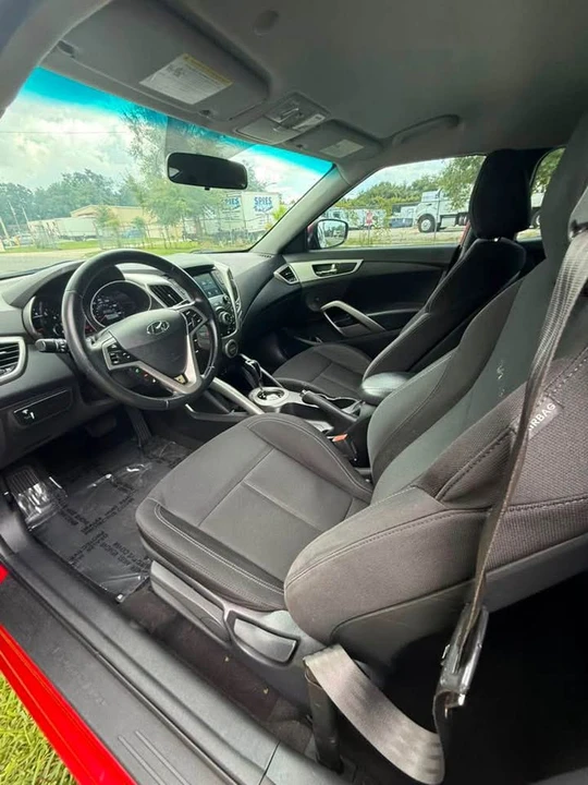 2017 Hyundai Veloster - Image 10 of 12